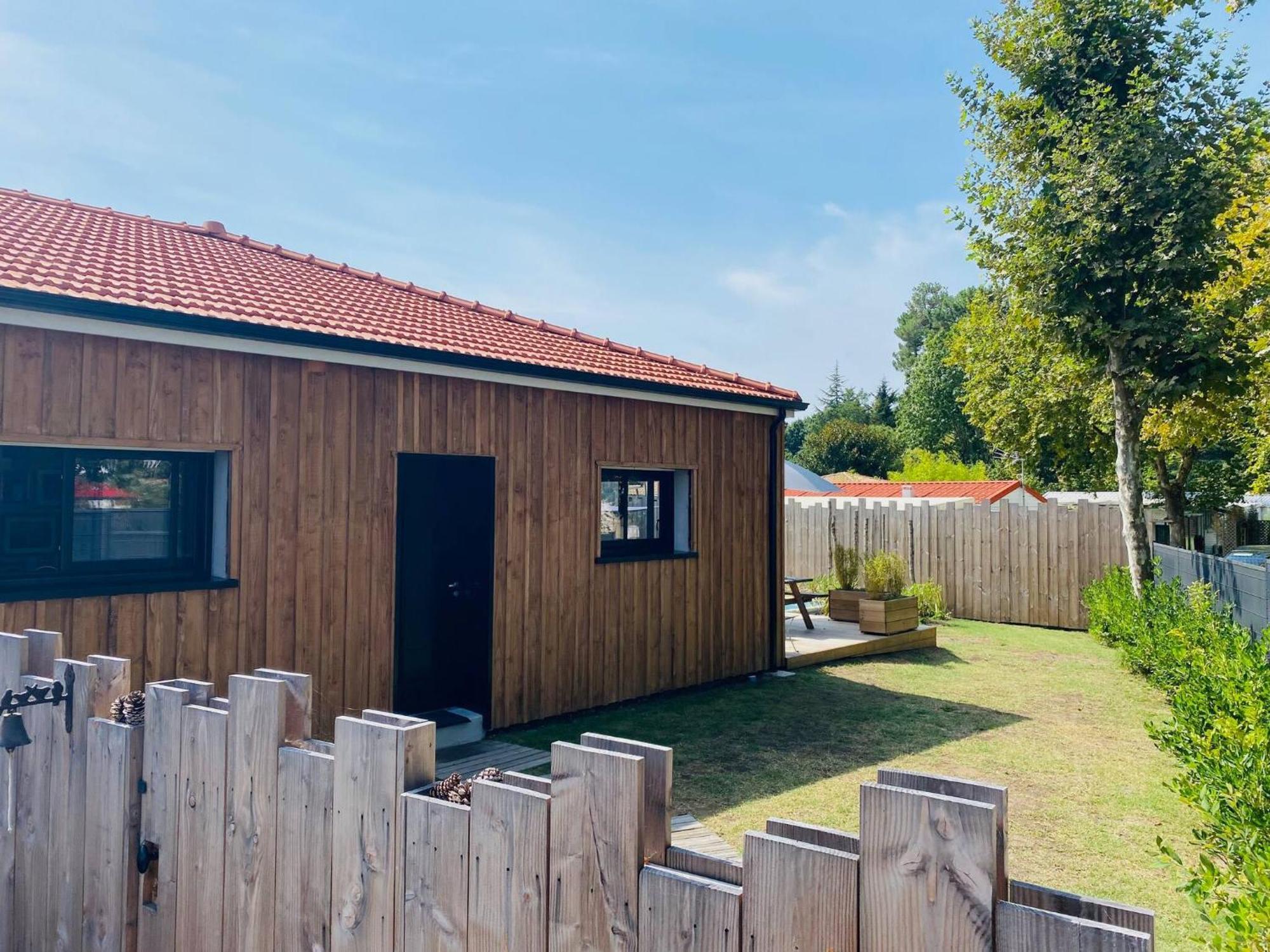 Cabane De Brice A Ares Exterior photo